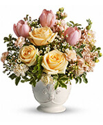 Teleflora's Peaches and Dreams